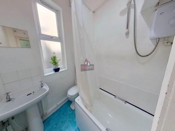 1st Flr Bathroom