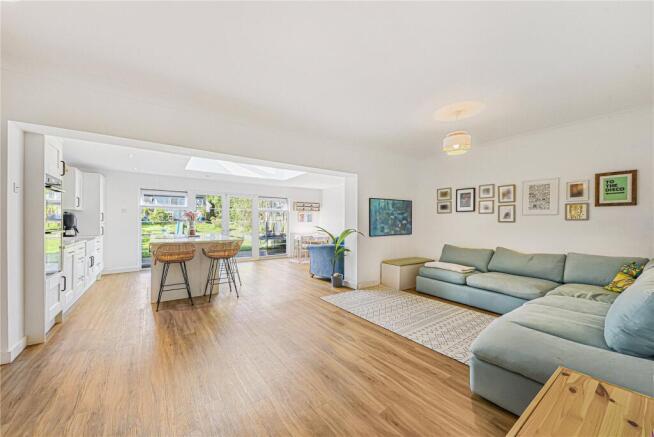 Kitchen / Lounge