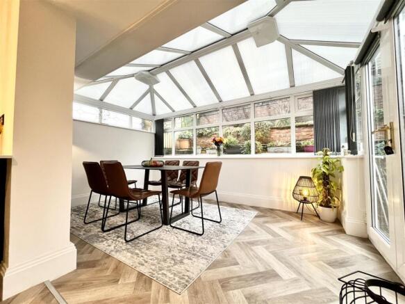 Conservatory/Dining Room