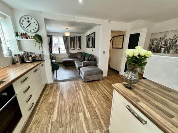 Kitchen & Dining Area
