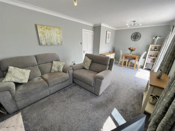 Lounge/Dining Room