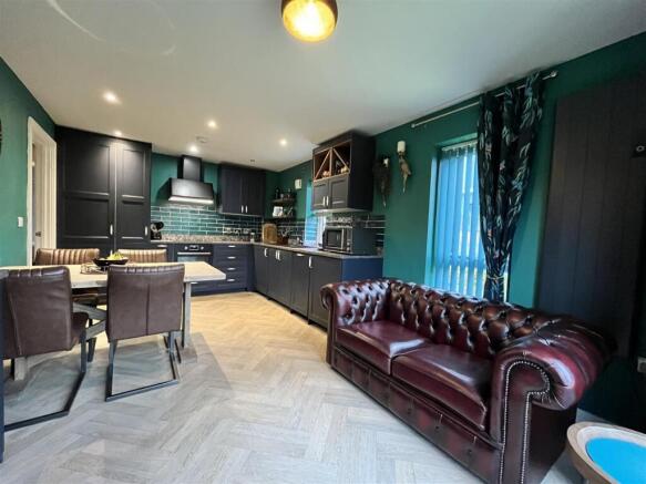 Kitchen/Dining Room