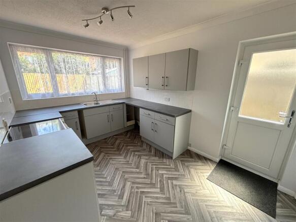 kitchen 1.jpg