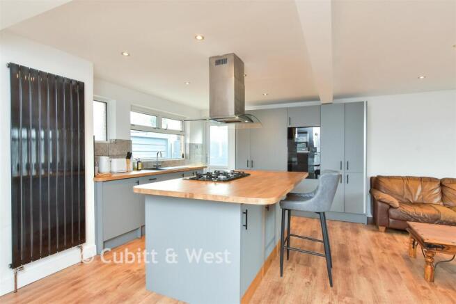 Kitchen/ Living Room