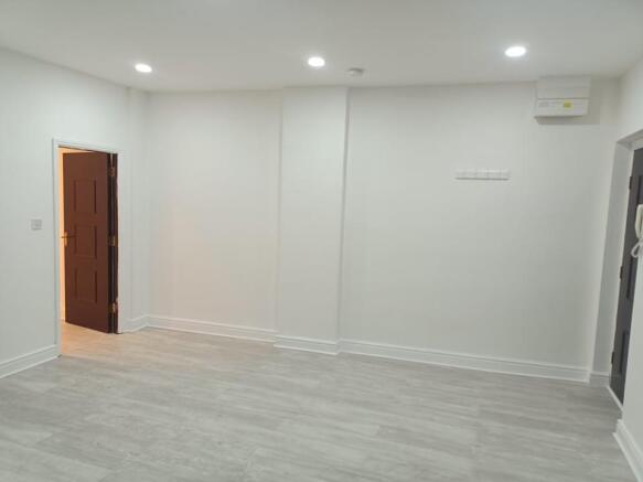 Flat 4 Living Room 1.jpg
