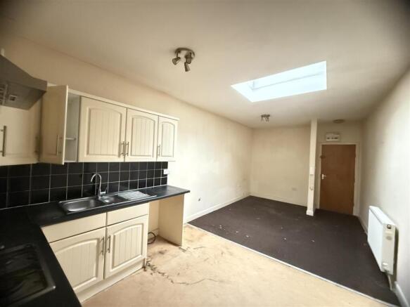 Flat 1 189 high st-2.jpg