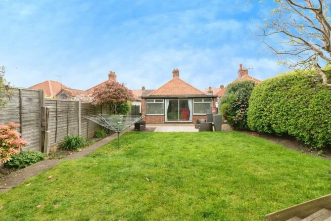 2 bedroom detached bungalow for sale in Kimberley Road, Lowestoft, NR33