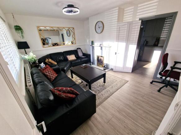 Photo 3