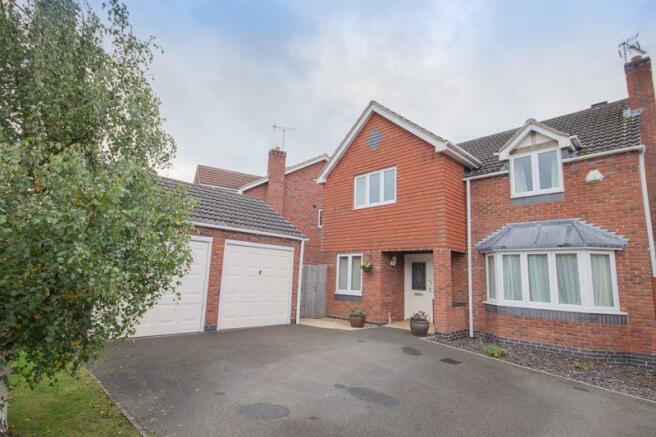 4 bedroom detached house for sale in Nether Park Drive, Allestree, DE22