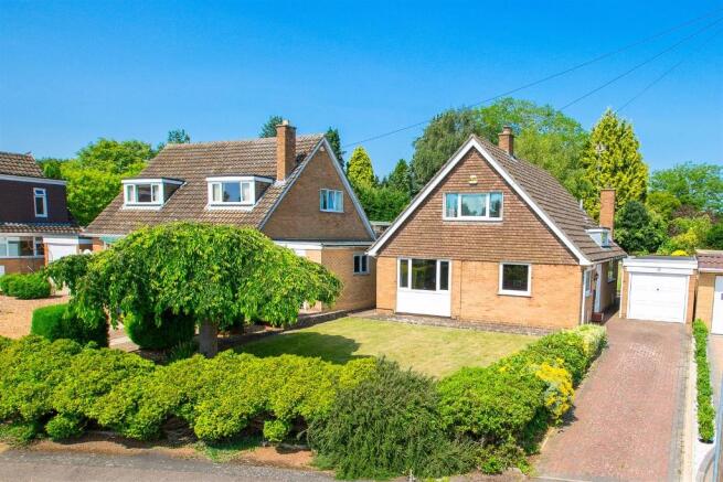 3 Bedroom Detached House For Sale In Hall Close Kettering