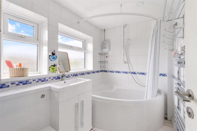 BLETCHINGLEY CLOSE (14).jpg