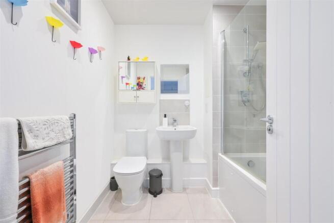 NAILSWORTH CRESCENT (7).jpg