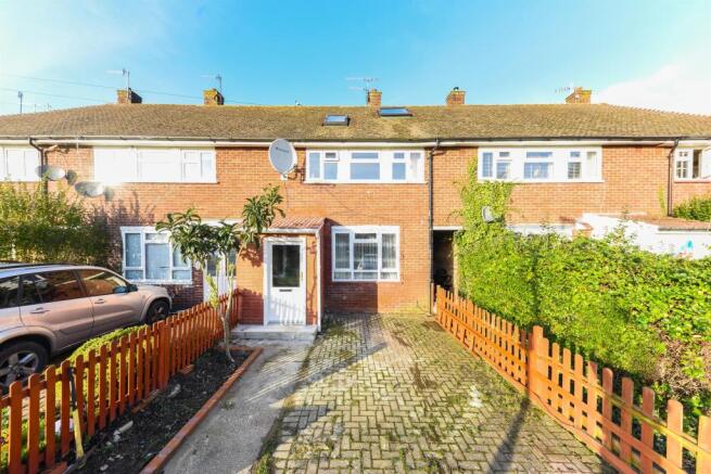 3 bedroom terraced house for sale in Bletchingley Close, Merstham ...