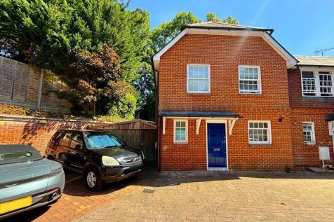 Beales Lane, Wrecclesham, Farnham, Surrey, GU10