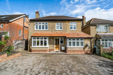 East Avenue, Farnham, Surrey, GU9