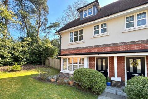 Nettlecombe Close, Farnham, Surrey, GU9
