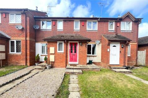 Ayling Court, Farnham, Surrey, GU9