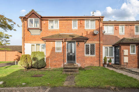 Ayling Court, Farnham, Surrey, GU9