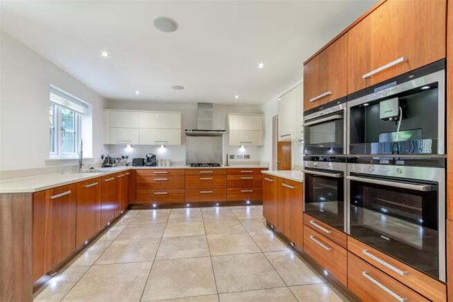 8555740-interior16.jpg