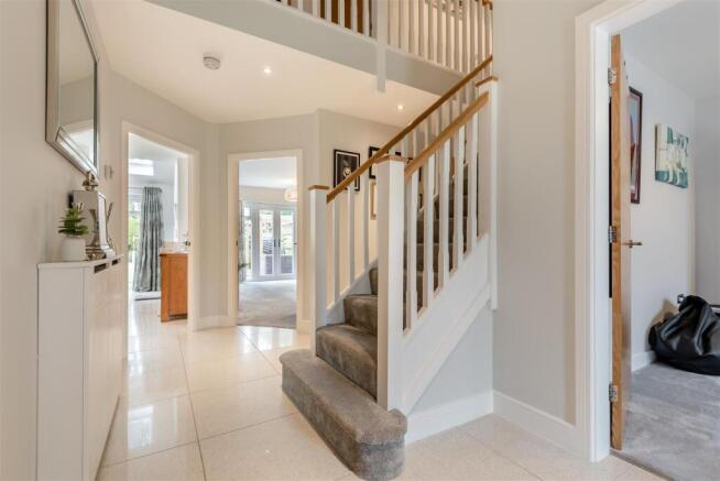 8633638-interior02.jpg