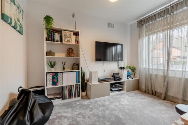 8633638-interior01.jpg
