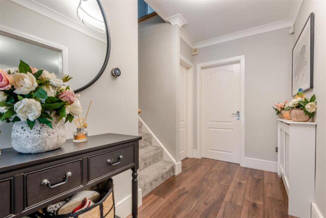 8651053-interior01.jpg