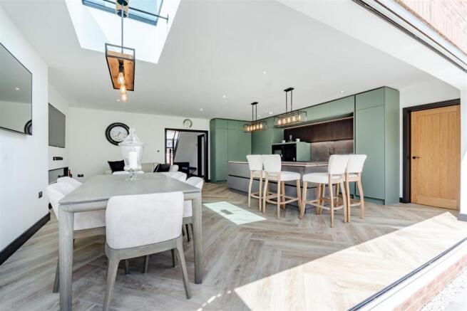 8653275-interior48.jpg