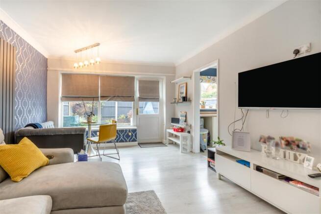 8666431-interior04.jpg