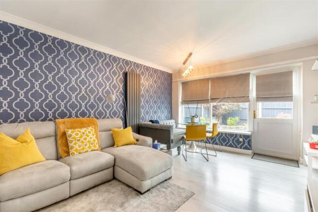 8666431-interior05.jpg
