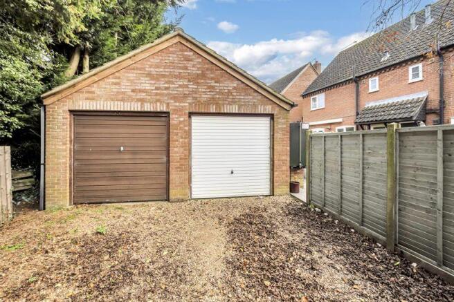 Garage & Parking