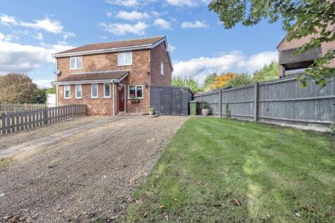 Middle Road, Blo Norton