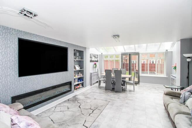 Lounge/Dining Room