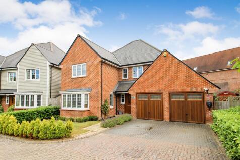 Kilnwood Close, Faygate, Horsham, West Sussex. RH12 0AN