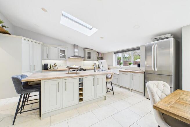 CAM01689G0-PR0495...