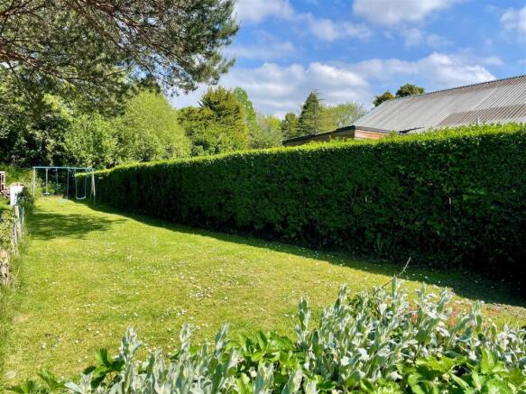 Rear garden 2.jpg