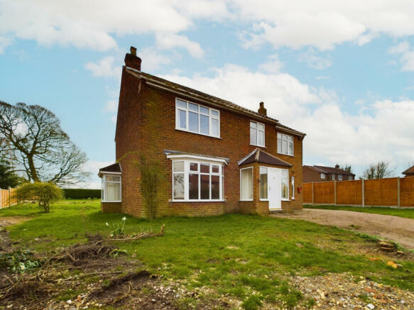 4 Bedroom Detached House - For Sale by Auction