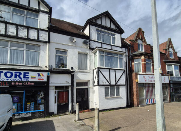 6 Bedroom Mid Terrace House - For Sale by Auction
