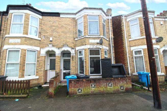 Three bedroom end terrace house - for sale by auc