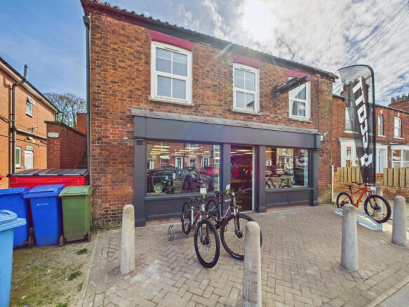 Two bedroom flat - For sale by auction