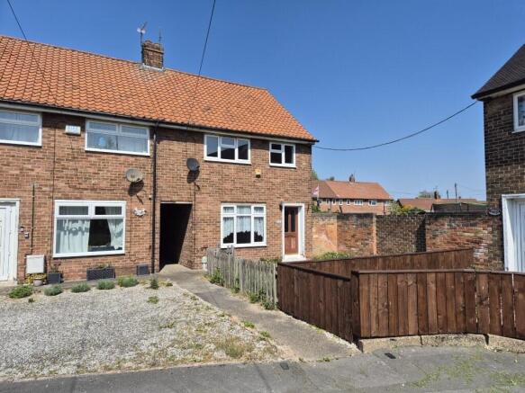Three bedroom end terrace house - for sale by auc