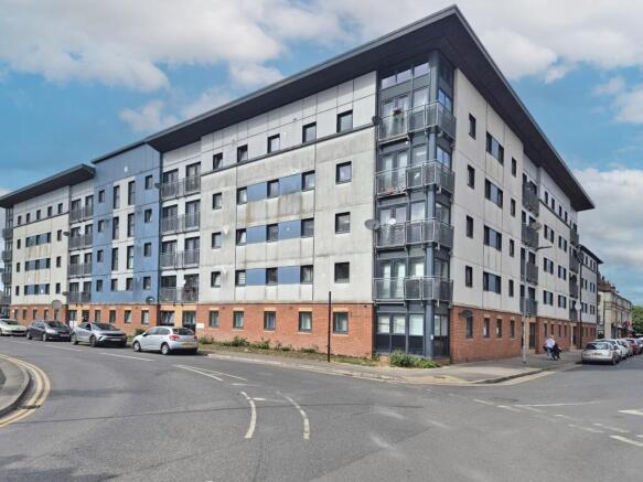 2 Bedroom Flat for Sale