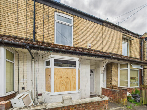 Three bedroom mid-terrace house - for sale by auc