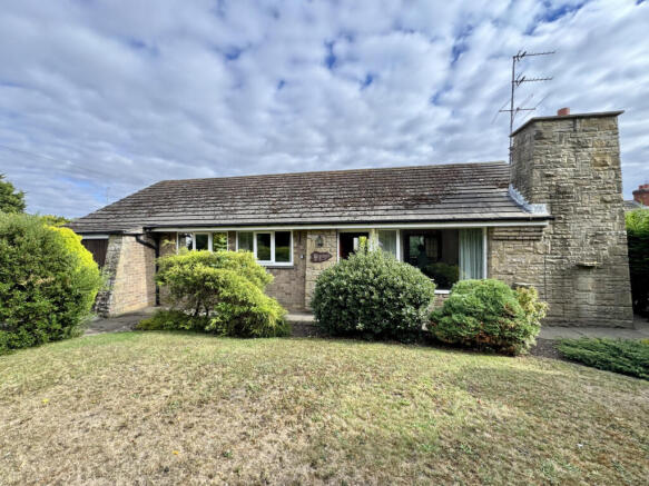 3 bedroom detached bungalow - For sale by auction