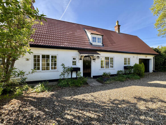 4 bedroom detached house - For sale by auction