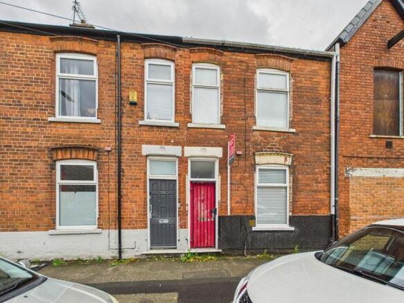 Two bedroom mid-terrace house - For sale by aucti