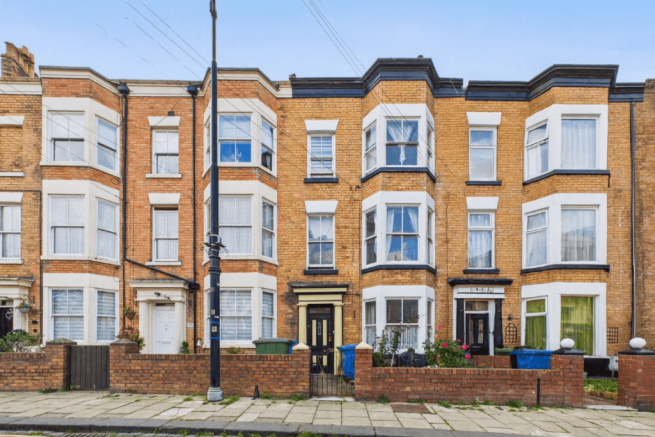 Four flats - For sale by auction
