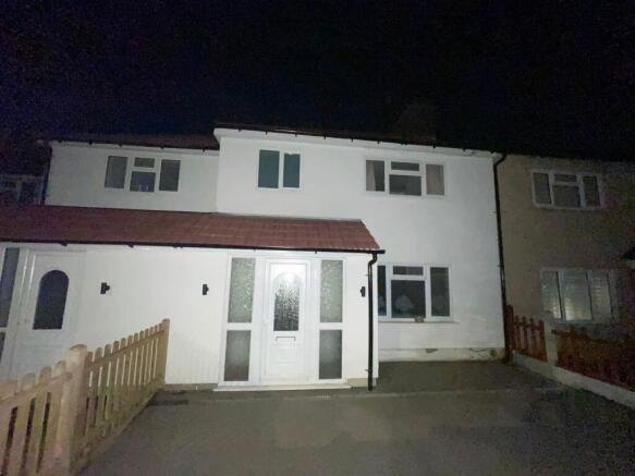 101 Feenan Highway Tilbury RM18 8EX (13).jpeg