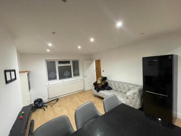 101 Feenan Highway Tilbury RM18 8EX (3).jpeg