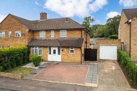 Lindlings, Chaulden, Hemel Hempstead, Hertfordshire, HP1 2HE