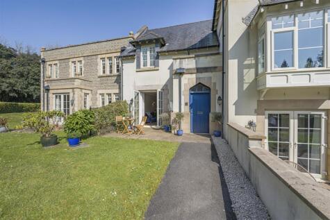 Western Courtyard, Talygarn, Pontyclun